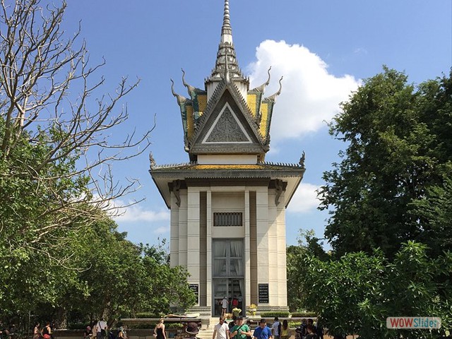 Choeung Ek stupa commemorative du genocide Khmer rouge.